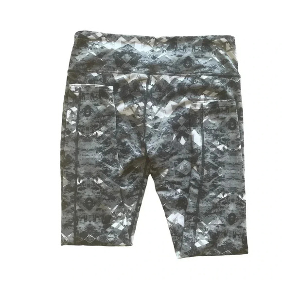 Athleta Aztec Leggings Cosmic Chaturanga Capri Geometric Gray Size Medium Gray - Picture 5 of 6